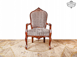 Soft carved armchair made of solid mahogany with armrests SL-32