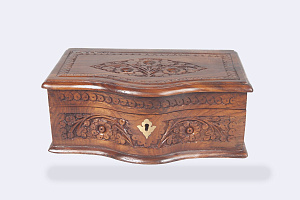 Carved rectangular box made of solid mahogany AS-184