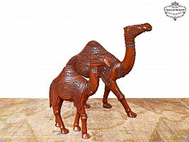 Small carved camel made of mahogany AS-11.1