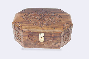 Carved octagonal box made of solid mahogany AS-217